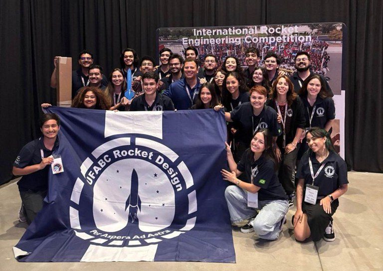 Com equipe da UFABC, Brasil vence competição internacional de foguetes nos EUA Com equipe da UFABC, Brasil vence competição internacional de foguetes nos EUA