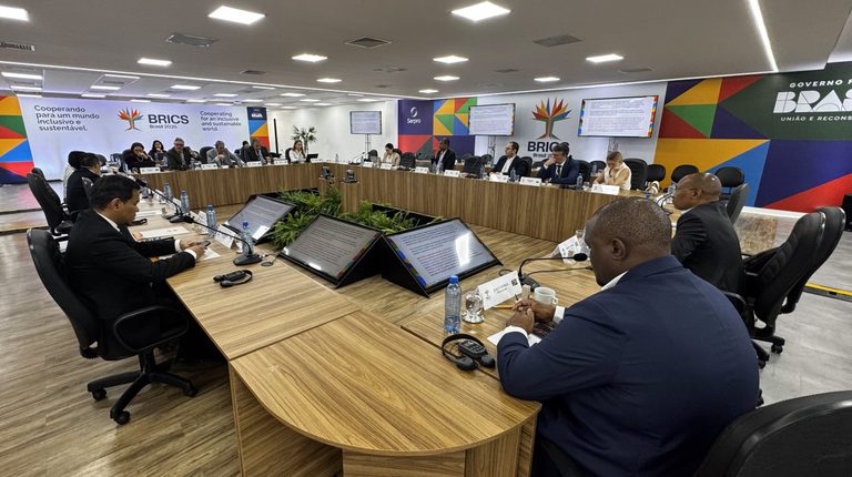 Harmonização de regras comerciais e ambientais é tema de encontro do Brics Harmonização de regras comerciais e ambientais é tema de encontro do Brics