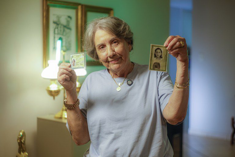 Carteira de Identidade Nacional já foi emitida para mais de 4,2 milhões de idosos em todo o Brasil Carteira de Identidade Nacional já foi emitida para mais de 4,2 milhões de idosos em todo o Brasil