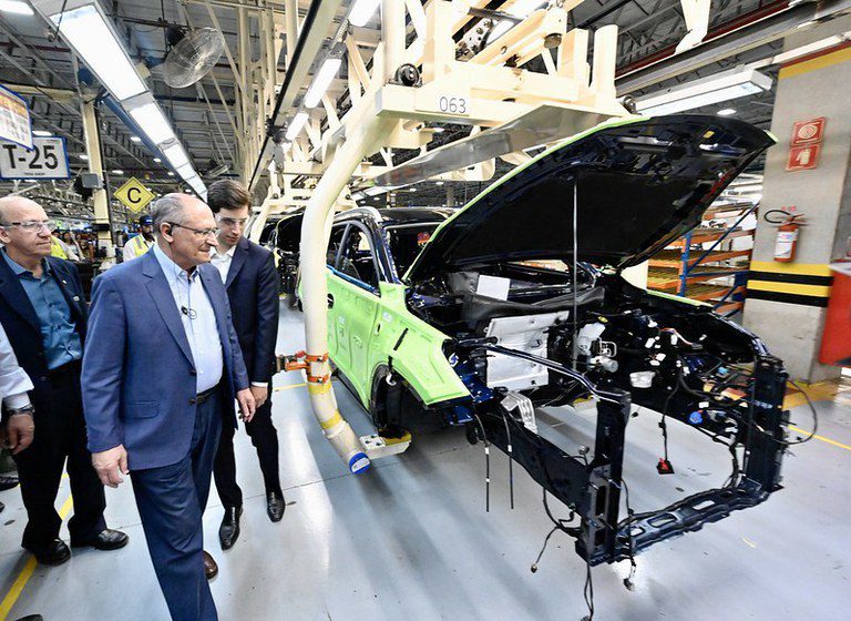 Alckmin assina decreto que amplia acordo automotivo entre Brasil e Argentina Alckmin assina decreto que amplia acordo automotivo entre Brasil e Argentina