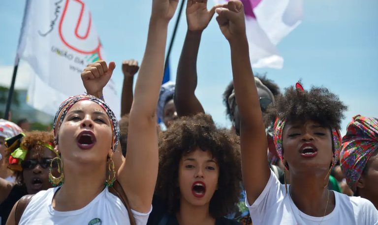 Nova Lei de Cotas é regulamentada com critérios diferenciados para negros, indígenas e quilombolas Nova Lei de Cotas é regulamentada com critérios diferenciados para negros, indígenas e quilombolas