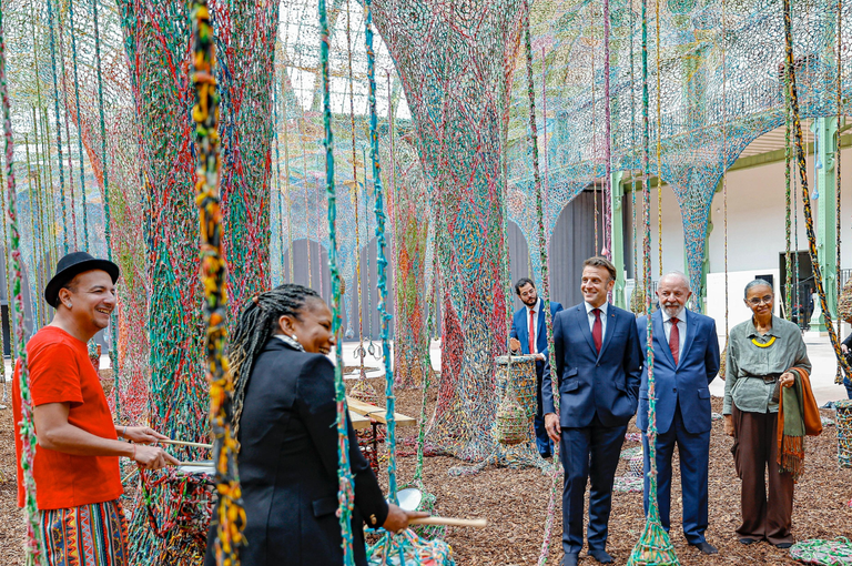 Brasil e França assinam acordo de cooperação na área cultural Brasil e França assinam acordo de cooperação na área cultural