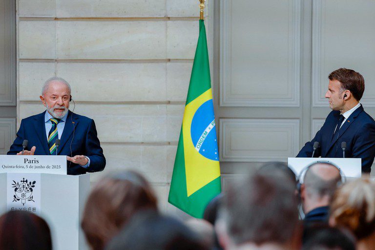 Em Paris, Lula e Macron defendem fim dos conflitos em Gaza e na Ucrânia Em Paris, Lula e Macron defendem fim dos conflitos em Gaza e na Ucrânia