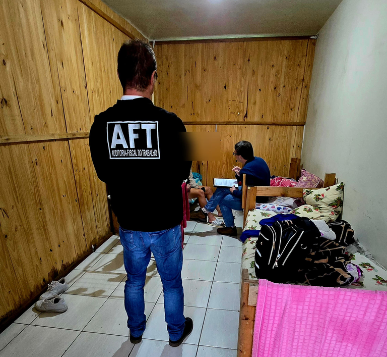 Fiscalização afasta de trabalho infantil 12 adolescentes em formação de futebol no RS Fiscalização afasta de trabalho infantil 12 adolescentes em formação de futebol no RS
