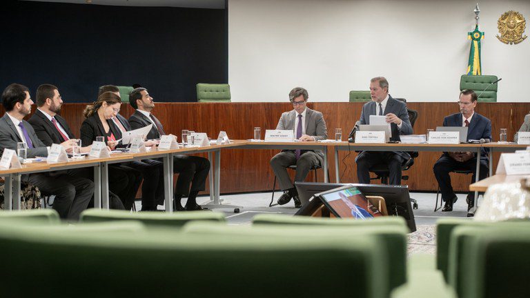 Governo Federal quer começar a ressarcir aposentados em julho Governo Federal quer começar a ressarcir aposentados em julho