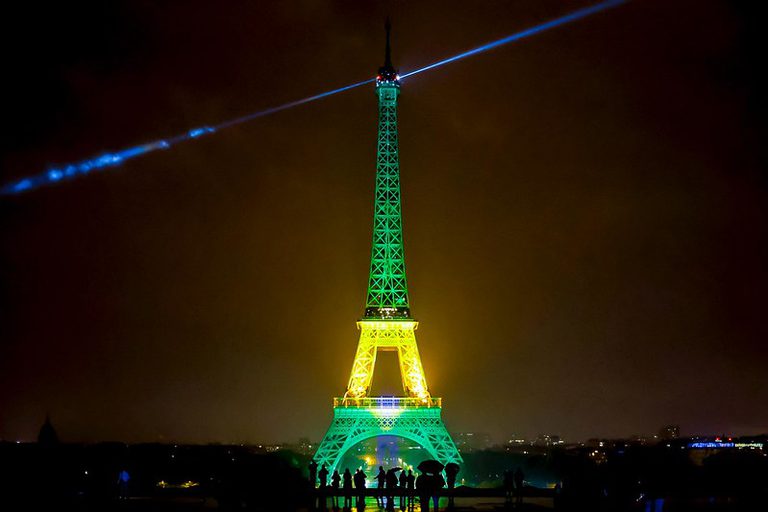 Homenagem com Torre Eiffel nas cores brasileiras encerra primeiro dia da viagem de Lula à França Homenagem com Torre Eiffel nas cores brasileiras encerra primeiro dia da viagem de Lula à França