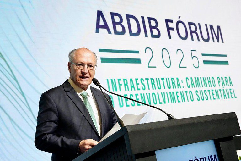 Infraestrutura atrai investimentos e estimula desenvolvimento econômico, diz Alckmin Infraestrutura atrai investimentos e estimula desenvolvimento econômico, diz Alckmin