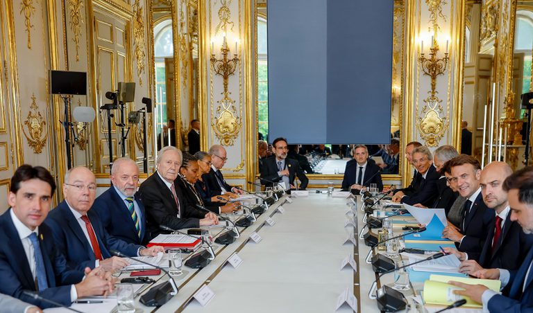 Lula e Macron reforçam relações bilaterais: humanismo a serviço do progresso Lula e Macron reforçam relações bilaterais: humanismo a serviço do progresso