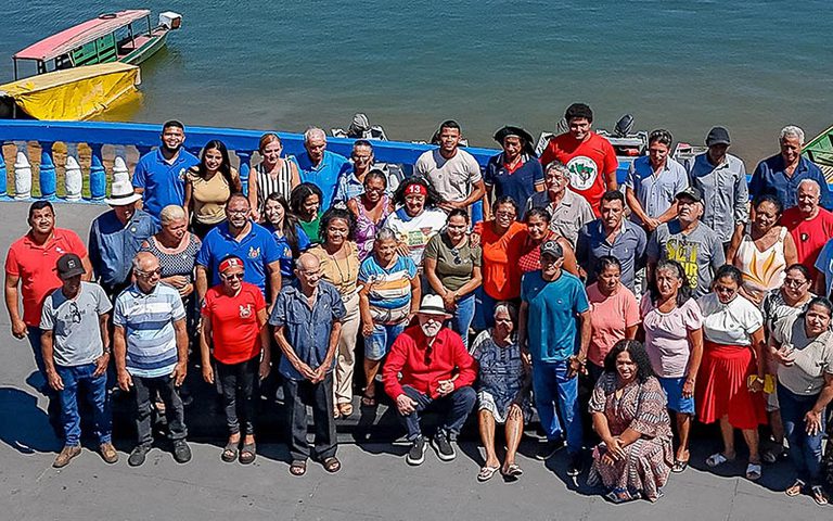 Lula entrega 1,9 milhão de hectares de terras da União ao povo do Tocantins Lula entrega 1,9 milhão de hectares de terras da União ao povo do Tocantins