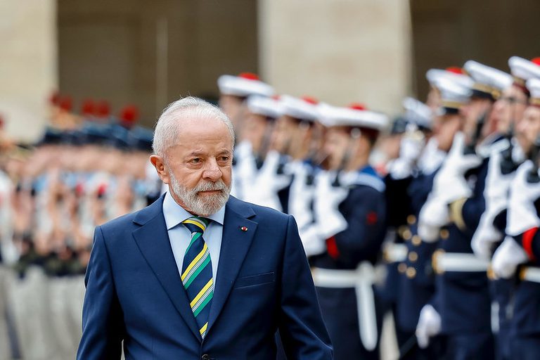 Lula participa do encerramento do Fórum Empresarial Brasil-França. Acompanhe