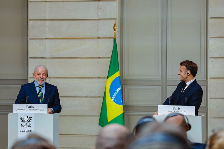 Lula pede a Macron que 'abra o coração' para concluir acordo Mercosul-UE Lula pede a Macron que 'abra o coração' para concluir acordo Mercosul-UE