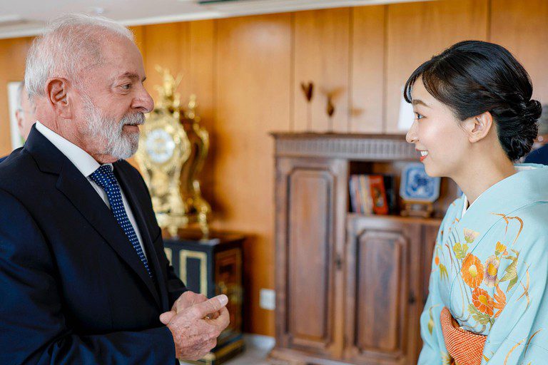 Lula recebe a princesa Kako de Akishino, sobrinha do imperador Naruhito, do Japão Lula recebe a princesa Kako de Akishino, sobrinha do imperador Naruhito, do Japão