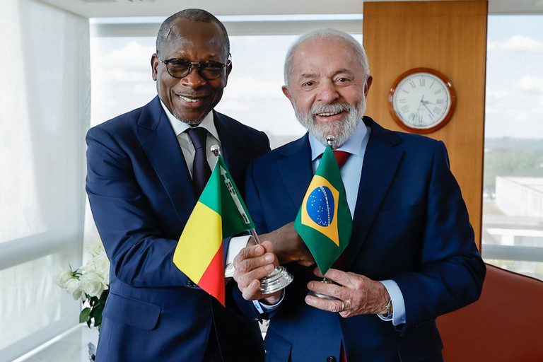 Lula e presidente do Benin discutem cooperação em agricultura e ensino Lula e presidente do Benin discutem cooperação em agricultura e ensino