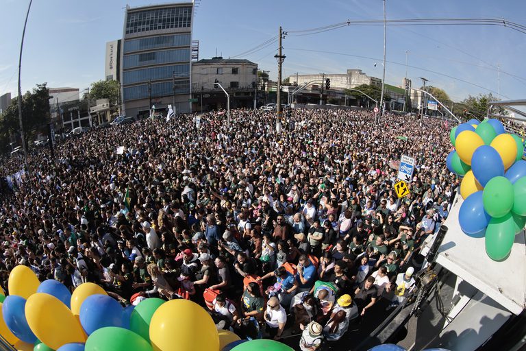Lula saúda a comunidade evangélica por ocasião da 33ª Marcha para Jesus Lula saúda a comunidade evangélica por ocasião da 33ª Marcha para Jesus