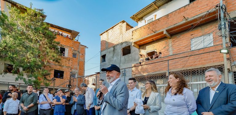 Lula, sobre o futuro da Favela do Moinho: ‘Sem pisotear o sangue de pobres' Lula, sobre o futuro da Favela do Moinho: ‘Sem pisotear o sangue de pobres'