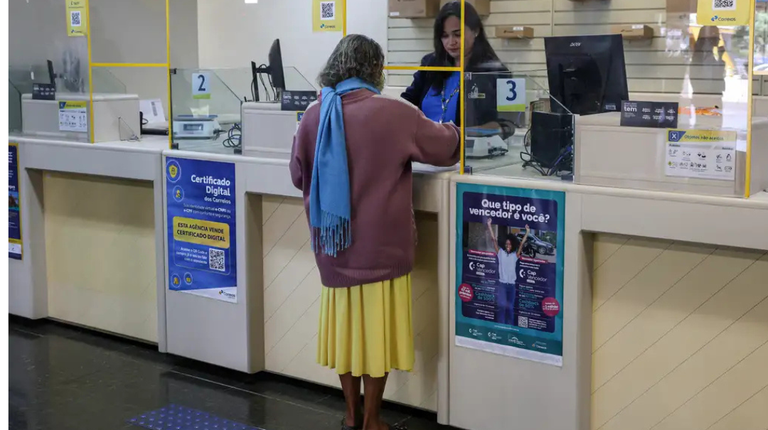 Mais de 900 mil aposentados e pensionistas já foram atendidos pelas agências dos Correios em 15 dias Mais de 900 mil aposentados e pensionistas já foram atendidos pelas agências dos Correios em 15 dias