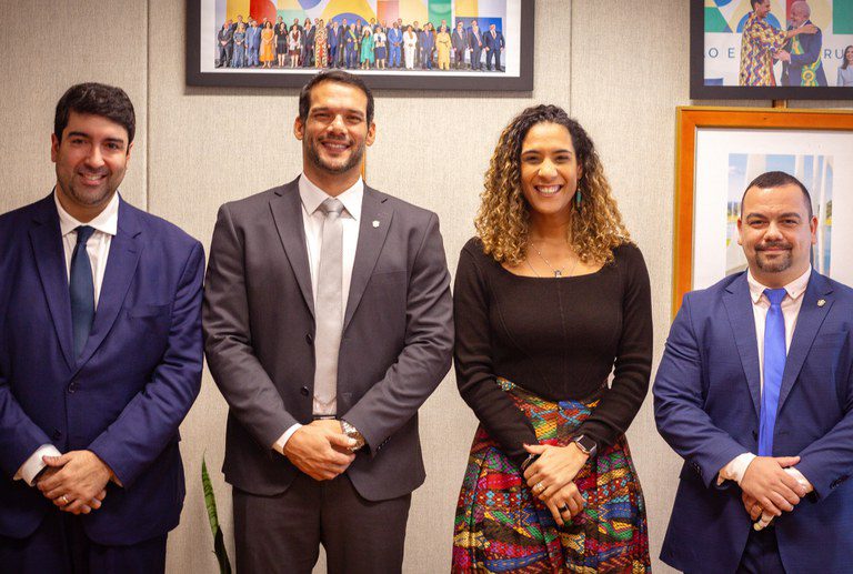 Anielle Franco apresenta programa Esporte sem Racismo à presidente da CBF Anielle Franco apresenta programa Esporte sem Racismo à presidente da CBF