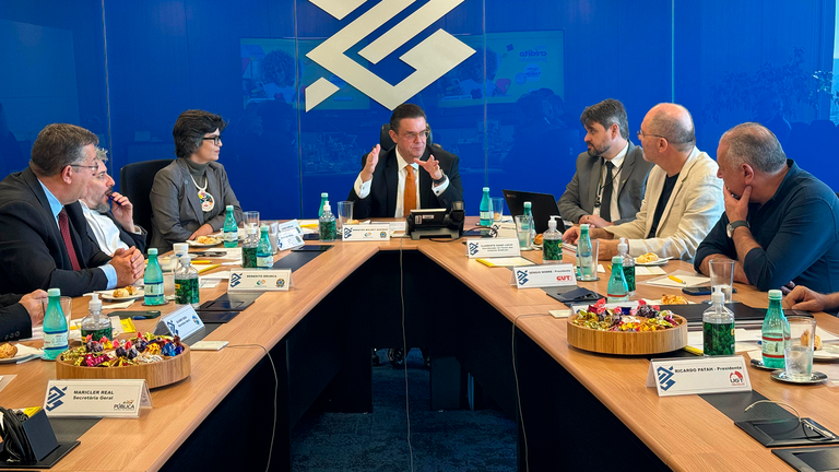 Ministro da Previdência Social reúne centrais sindicais e reafirma compromisso com o diálogo Ministro da Previdência Social reúne centrais sindicais e reafirma compromisso com o diálogo