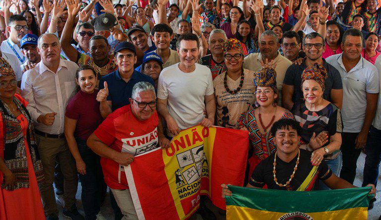 Ministro Jader Filho assina contratos para construção de 170 moradias rurais no Pará e visita obras de residencial em Belém