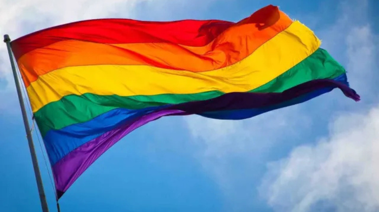 Mês do Orgulho LGBT+: Comunicações celebra 160 computadores doados a entidades de apoio Mês do Orgulho LGBT+: Comunicações celebra 160 computadores doados a entidades de apoio