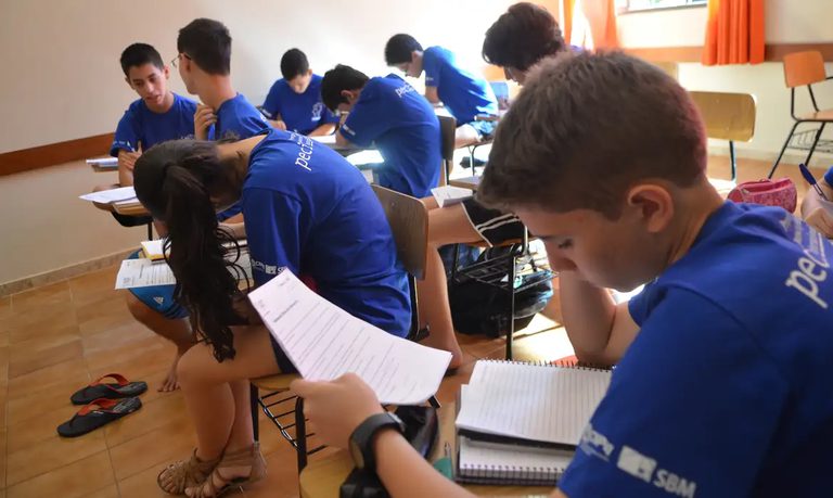 Olimpíada de Matemática entrega medalhas de ouro para 683 alunos de todo o país Olimpíada de Matemática entrega medalhas de ouro para 683 alunos de todo o país
