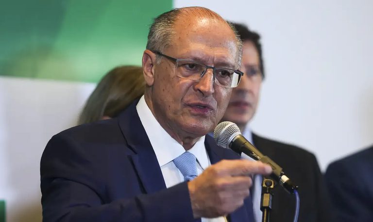 Presidente em exercício, Geraldo Alckmin, participa da inauguração do Parque Solar de Arinos. Confira Presidente em exercício, Geraldo Alckmin, participa da inauguração do Parque Solar de Arinos. Confira
