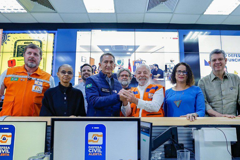 Lula aciona o sistema Defesa Civil Alerta em 36 municípios do Nordeste Lula aciona o sistema Defesa Civil Alerta em 36 municípios do Nordeste