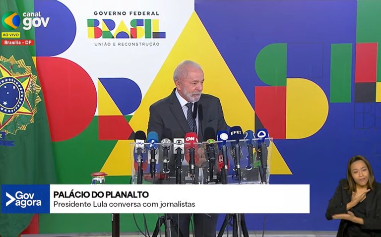 Presidente Lula concede entrevista coletiva em Brasília. Assista