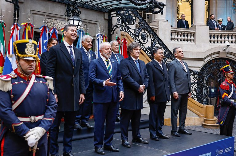 Em Buenos Aires, Lula inicia presidência brasileira do Mercosul Em Buenos Aires, Lula inicia presidência brasileira do Mercosul