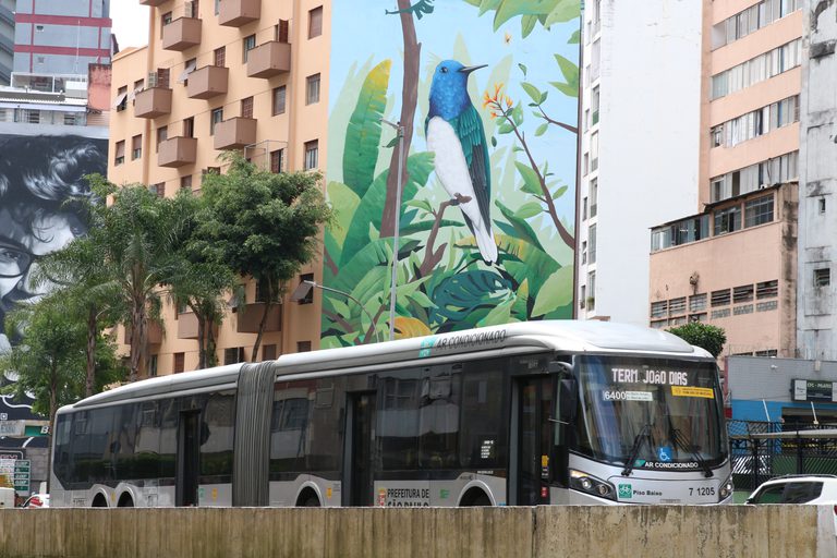 Puxado por transportes, setor de serviços cresce em abril e acumula 1,5% no ano Puxado por transportes, setor de serviços cresce em abril e acumula 1,5% no ano