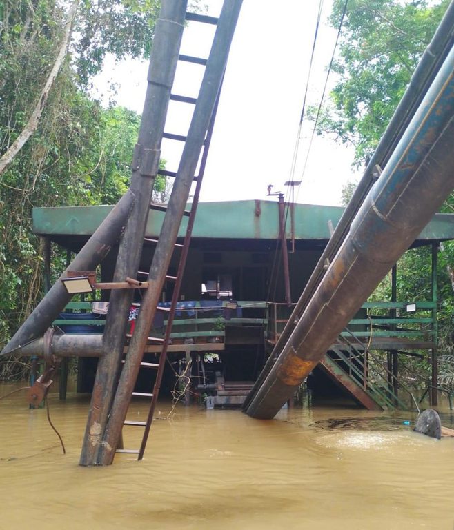 Operação Ágata Amazônia 2025 inutiliza 16 itens como dragas e balsas de garimpos ilegais Operação Ágata Amazônia 2025 inutiliza 16 itens como dragas e balsas de garimpos ilegais