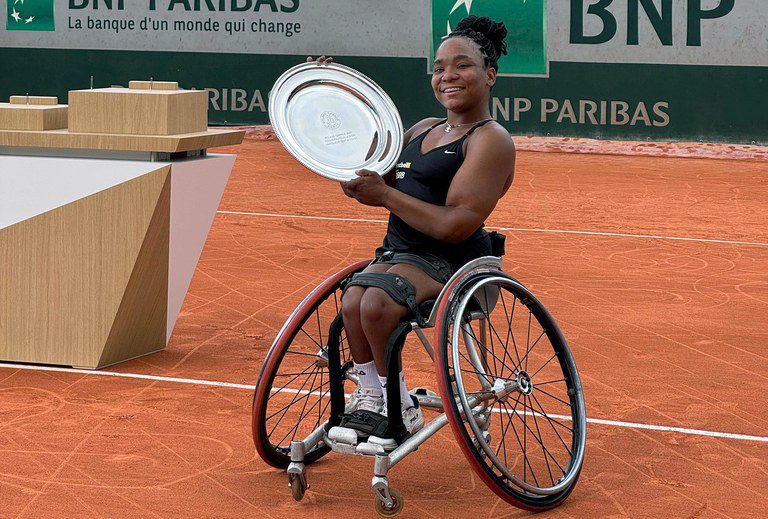 Vitória Miranda é campeã em simples e duplas no torneio de Roland Garros Vitória Miranda é campeã em simples e duplas no torneio de Roland Garros
