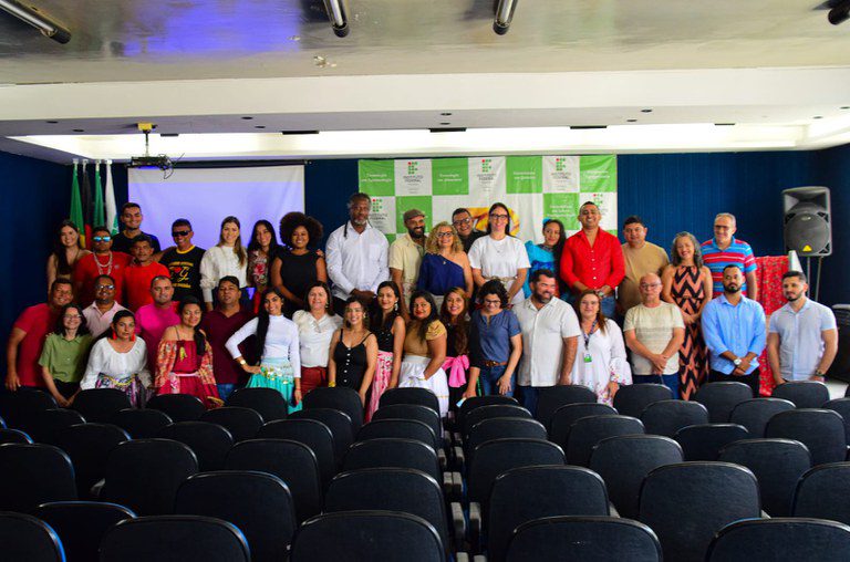 Projeto capacita pessoas idosas para acesso seguro ao ambiente digital Projeto capacita pessoas idosas para acesso seguro ao ambiente digital