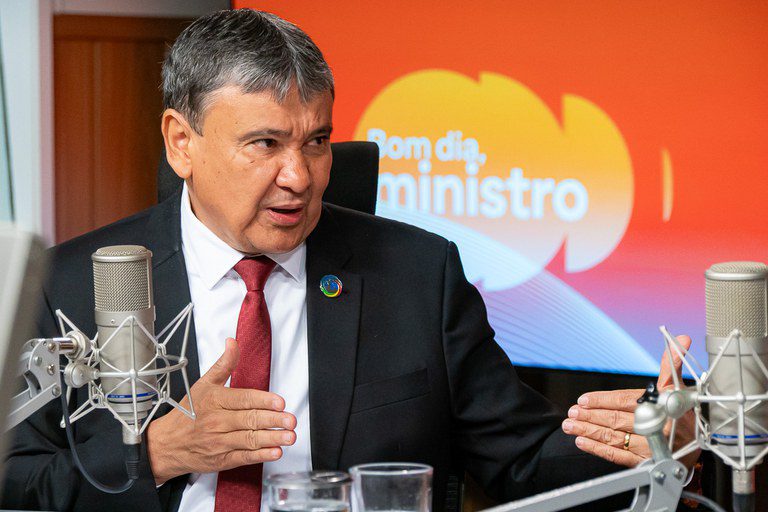 “A classe média está crescendo e boa parte é o público do Bolsa Família que está ascendendo”, diz ministro “A classe média está crescendo e boa parte é o público do Bolsa Família que está ascendendo”, diz ministro