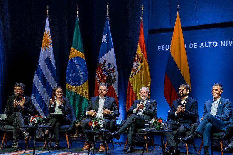“Nossa missão é promover a igualdade”, diz Lula em reunião no Chile “Nossa missão é promover a igualdade”, diz Lula em reunião no Chile