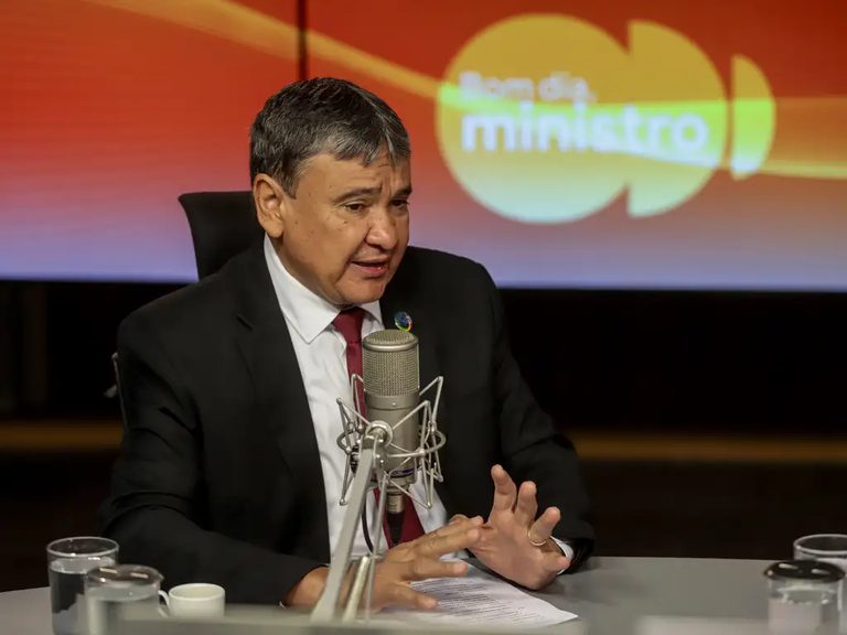 3,5 milhões de pessoas saíram da pobreza no Brasil este ano, diz Wellington Dias 3,5 milhões de pessoas saíram da pobreza no Brasil este ano, diz Wellington Dias