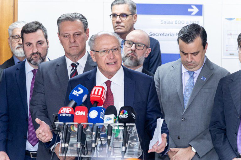 Alckmin: Governo trabalha para resolver questão tarifária com Estados Unidos antes de agosto Alckmin: Governo trabalha para resolver questão tarifária com Estados Unidos antes de agosto