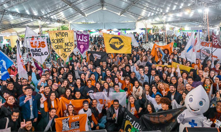 Caravana das Juventudes em SP celebra 1 milhão de adesões à Identidade Jovem Caravana das Juventudes em SP celebra 1 milhão de adesões à Identidade Jovem