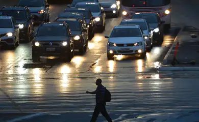 Comparativo: carro elétrico emite 2,5 vezes mais CO₂ do que movido a biometano