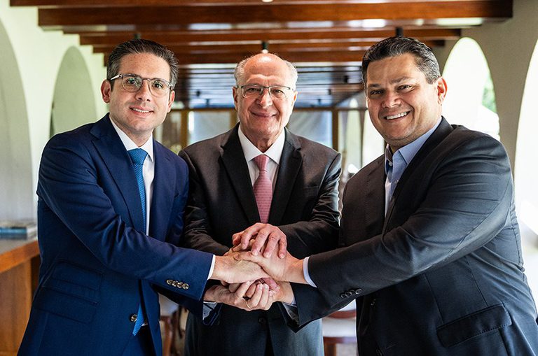 Com Alckmin, presidentes do Senado e da Câmara garantem apoio contra tarifaço Com Alckmin, presidentes do Senado e da Câmara garantem apoio contra tarifaço
