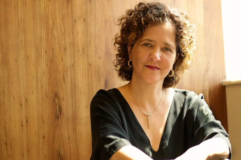 No Dia Nacional do Escritor, Carla Madeira destaca políticas públicas para o livro e a leitura No Dia Nacional do Escritor, Carla Madeira destaca políticas públicas para o livro e a leitura