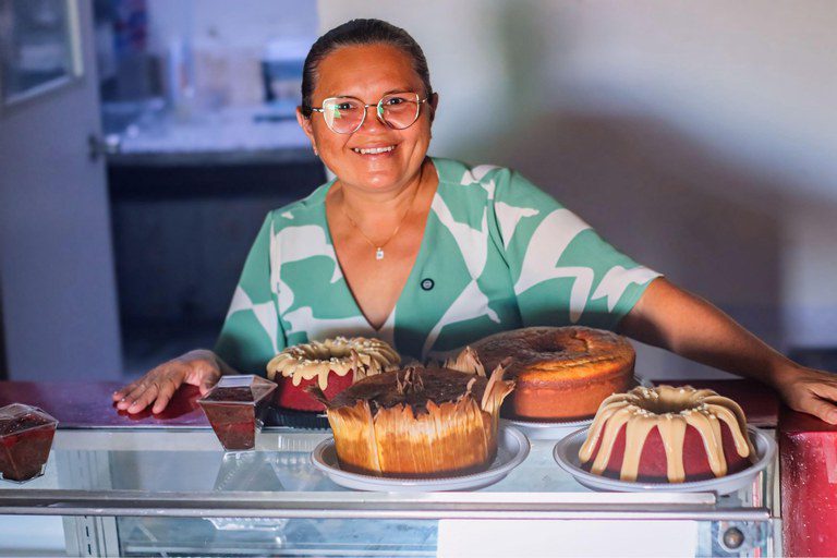 Do bolo no pote à confeitaria profissional, um sonho transformado com o Programa Acredita Do bolo no pote à confeitaria profissional, um sonho transformado com o Programa Acredita