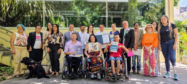 Fortaleza é primeira capital a oficializar adesão Plano Nacional dos Direitos da Pessoa com Deficiência Fortaleza é primeira capital a oficializar adesão Plano Nacional dos Direitos da Pessoa com Deficiência