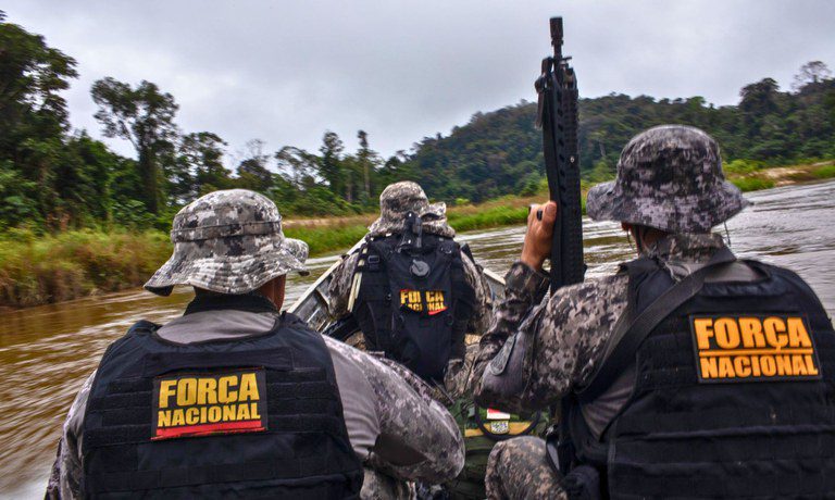Governo Federal destrói estruturas do garimpo ilegal na Terra Indígena Yanomami Governo Federal destrói estruturas do garimpo ilegal na Terra Indígena Yanomami