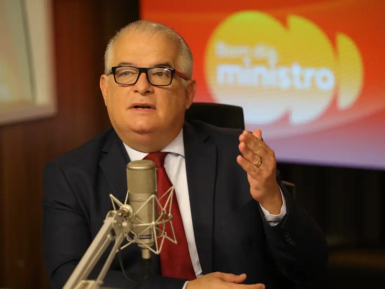 Governo deve subsidiar pequenos a vender no Brasil produtos que iriam aos EUA, diz Márcio França
