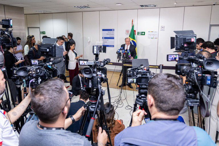 Alckmin conversa com secretário de comércio dos EUA sobre tarifa de 50% Alckmin conversa com secretário de comércio dos EUA sobre tarifa de 50%