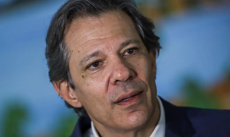Haddad diz que Governo não abandonará setores prejudicados nem negociações com os EUA Haddad diz que Governo não abandonará setores prejudicados nem negociações com os EUA