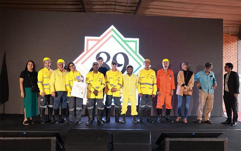 IBGE homenageia servidores que morreram em combate a incêndio IBGE homenageia servidores que morreram em combate a incêndio