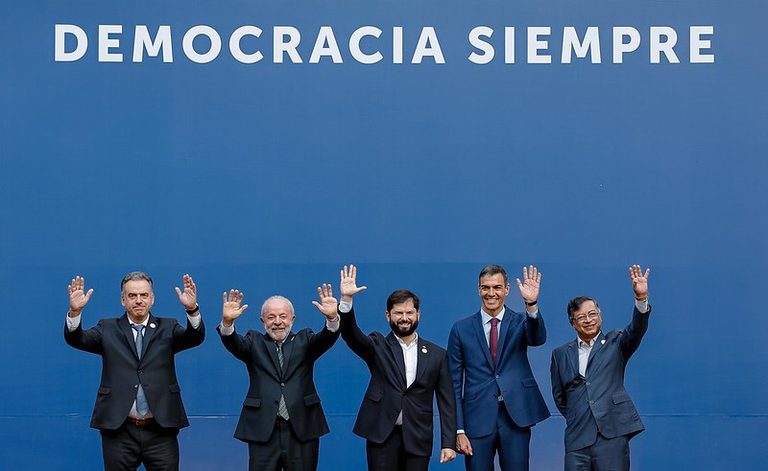 Líderes reunidos no Chile defendem regulação internacional das plataformas digitais