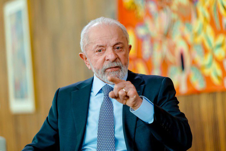 Lula: 'Tudo no Brasil se resolve com diálogo, e não ‘na pressão’. O Brasil tem que ser respeitado' Lula: 'Tudo no Brasil se resolve com diálogo, e não ‘na pressão’. O Brasil tem que ser respeitado'